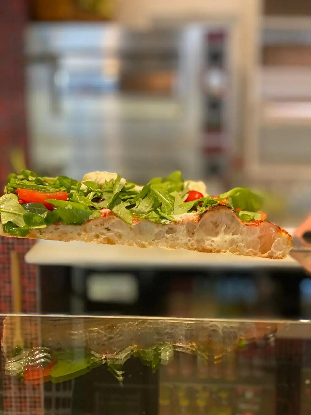 Pizza al Taglio — Tranche avec croûte alvéolée